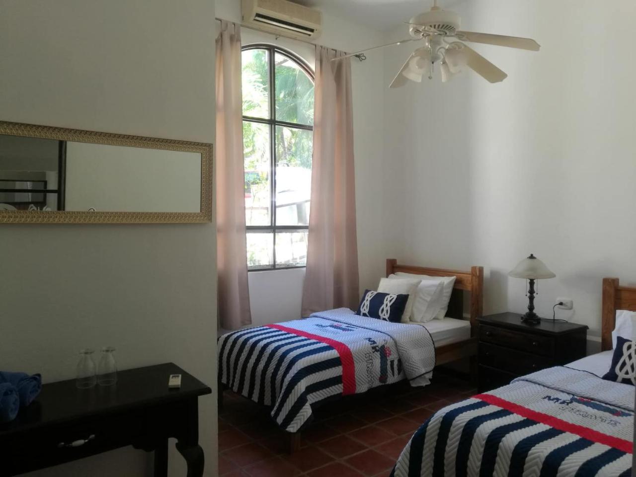 Hotel M&M Casa Blanca Playa Ocotal المظهر الخارجي الصورة